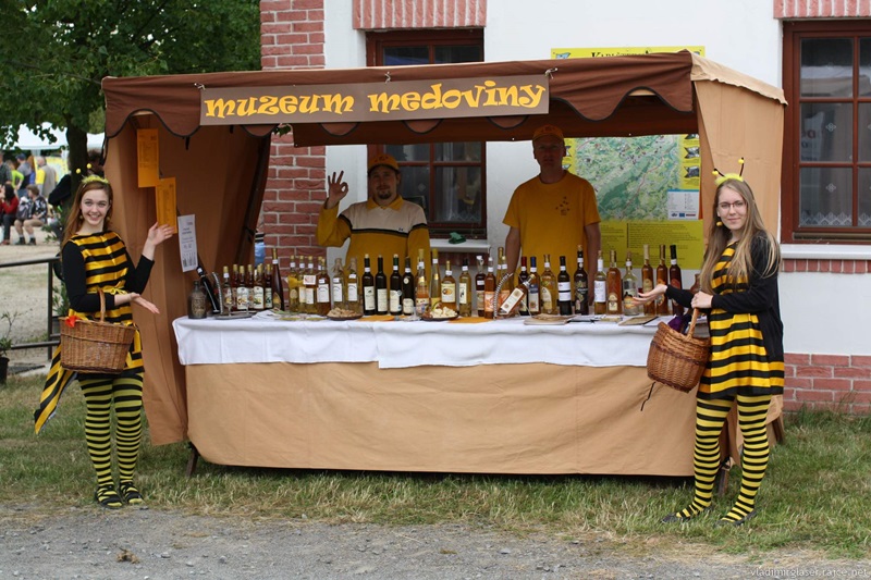 Medobraní v Ořechu a pak hned otevíráme prodejnu