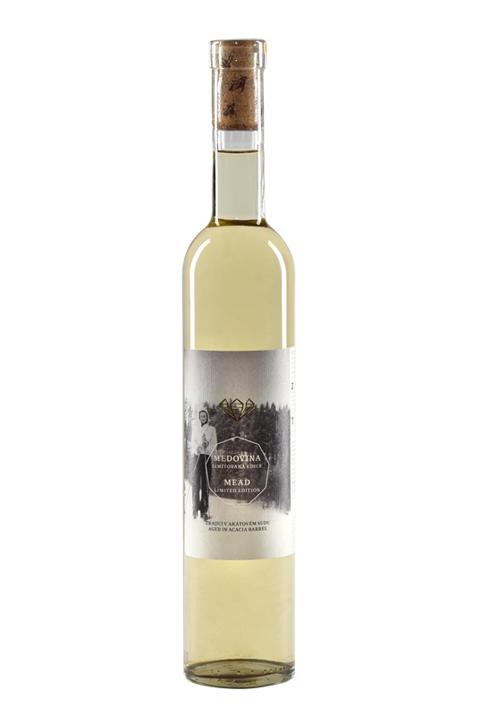 Vítězslav a Markéta Krejčovi: Mead aged in an acacia barrel